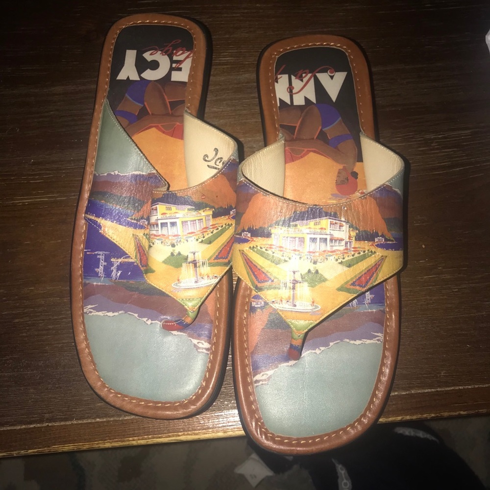 Icon women’s sandals size 8